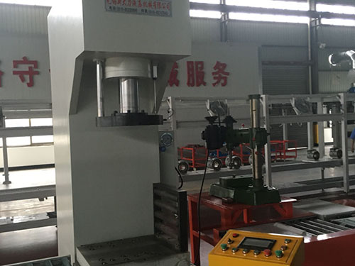 液壓機(jī) 液壓機(jī)